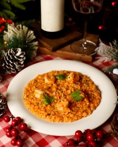 round rice with sauce shrimp